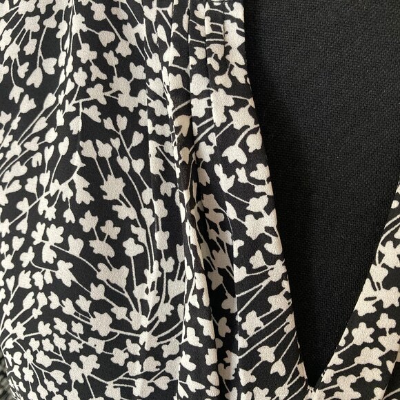 Blouse flowy loose fit pretty print black and white full sleeve NWOT - Picture 3 of 6